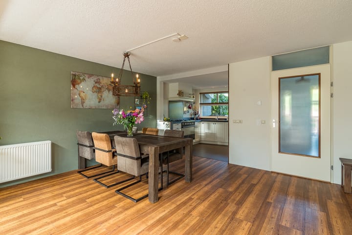 Photo 17 of Weidevogellaan 63