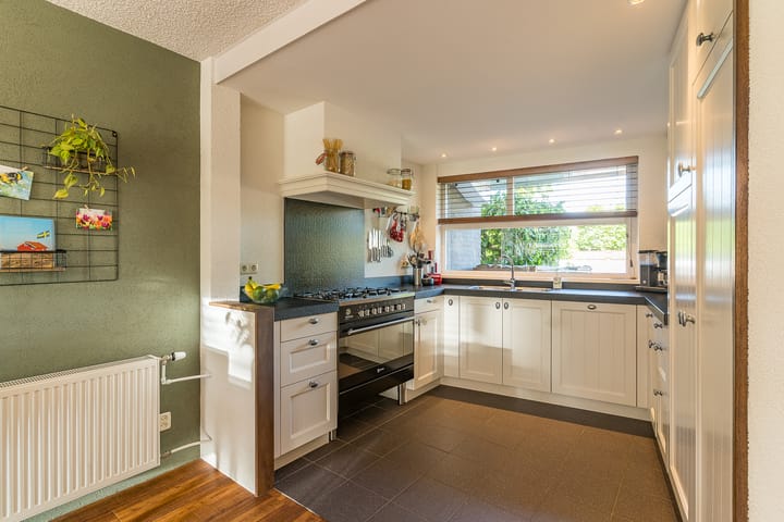 Photo 18 of Weidevogellaan 63