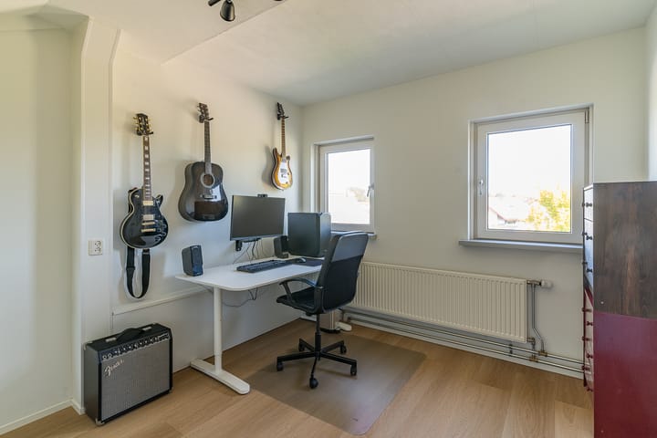 Photo 36 of Weidevogellaan 63