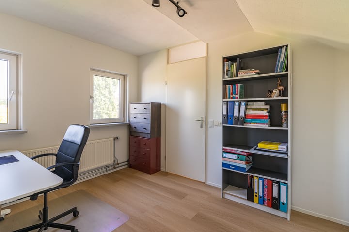 Photo 37 of Weidevogellaan 63