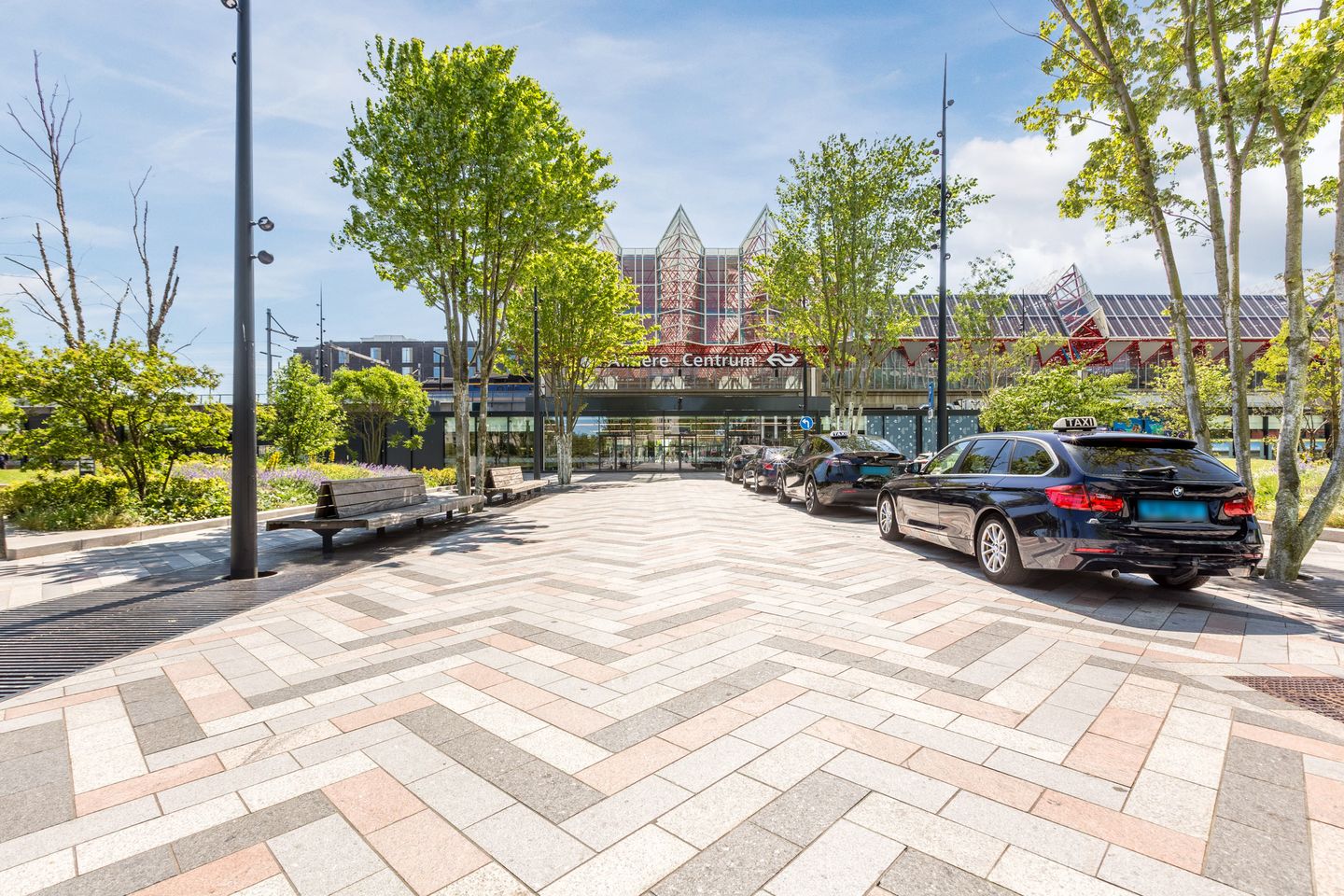 Bekijk foto 2 van Stationsplein 21