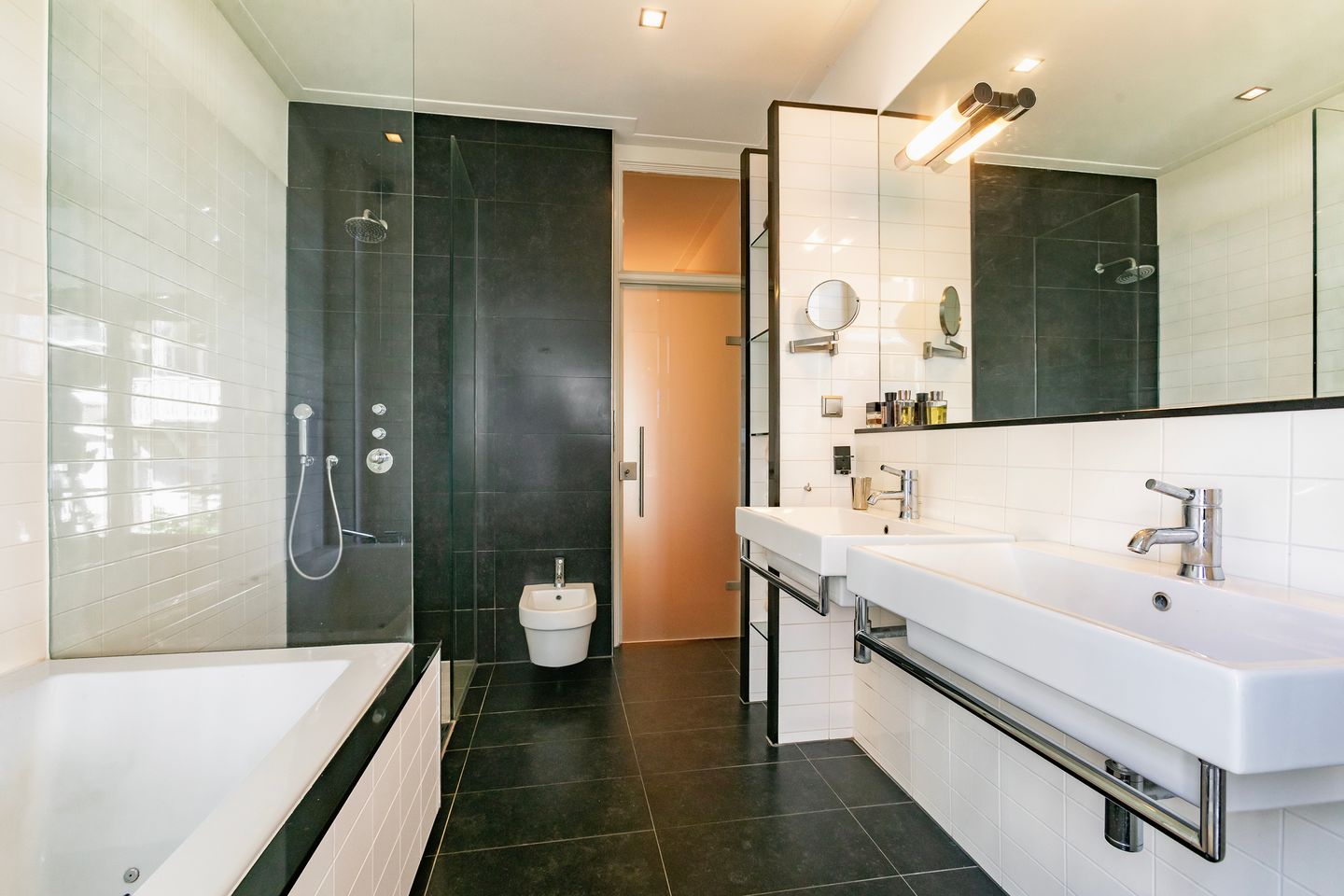 Foto 35 van Nicolaas Witsenkade 13-H