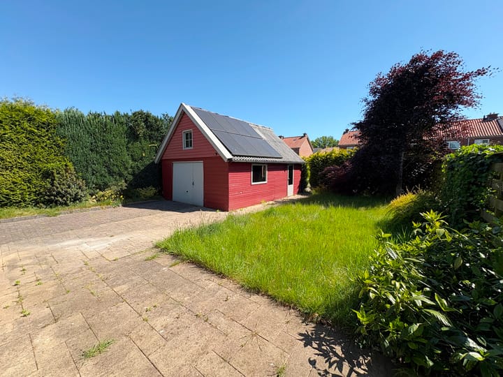 Photo 2 of Dominee van Meursstraat 9