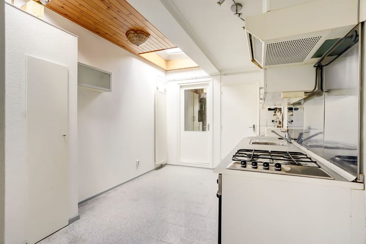 Photo 9 of Irenestraat 42