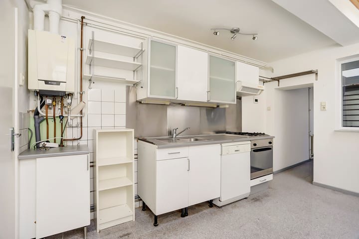 Photo 11 of Irenestraat 42