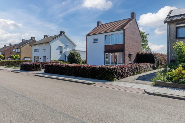 Foto 2 van Gouverneur Houbenstraat 21