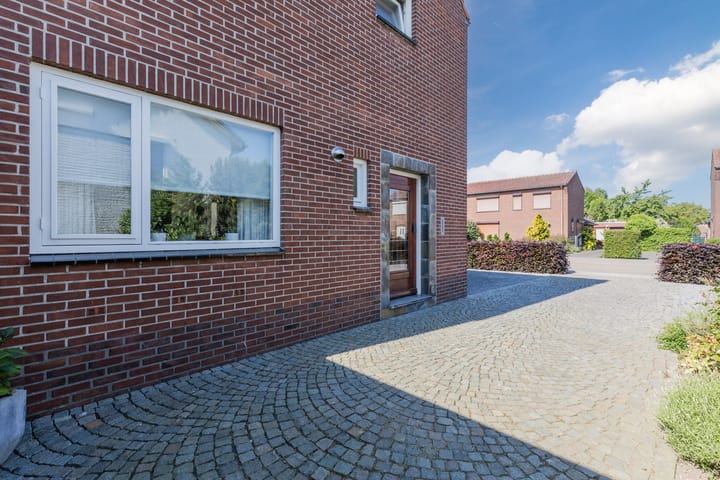 Foto 5 van Gouverneur Houbenstraat 21