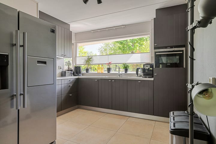 Foto 9 van Jan van Almondestraat 76