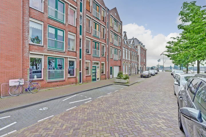 Foto 2 van Burg. De Jonghkade 30