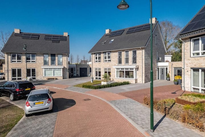 Foto 51 van Kapitein H. van der Maadenstraat 1-D