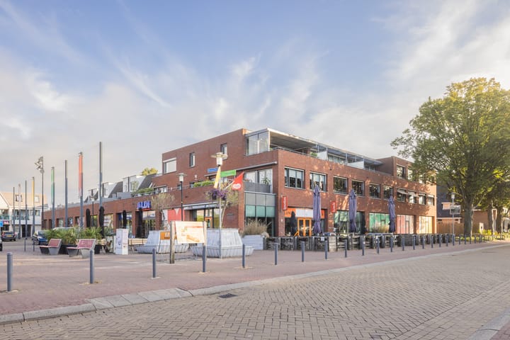 Dorpsplein 4, Beneden-Leeuwen