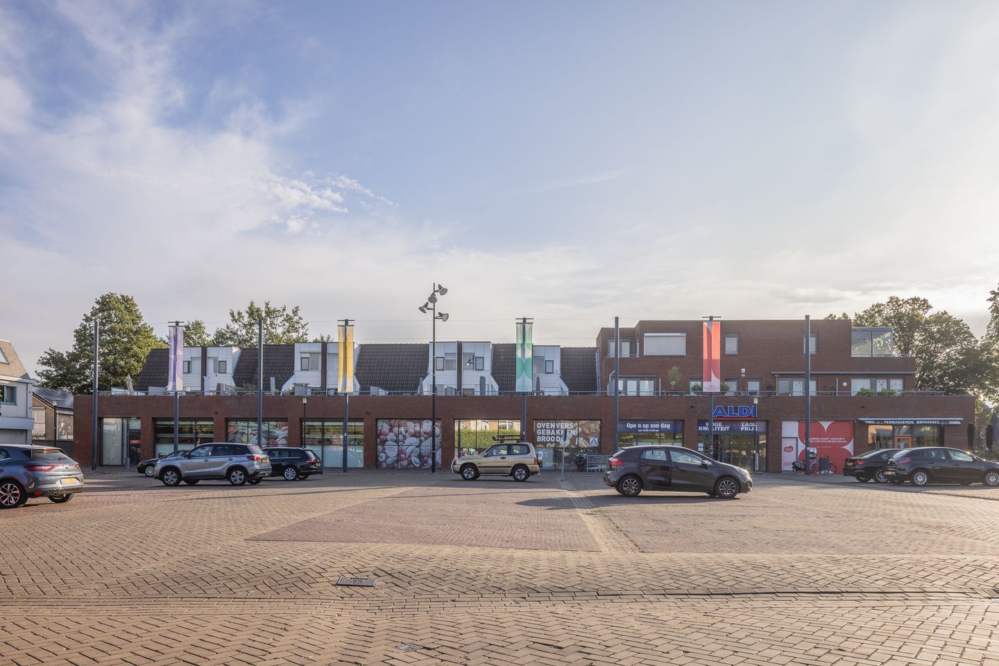 View photo 4 of Dorpsplein 4