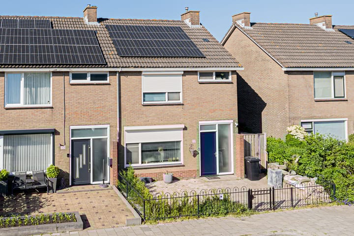 Photo 1 of Roozenburglaan 151