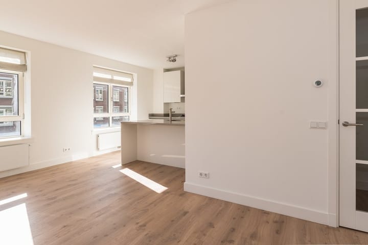 Photo 4 of Ten Katestraat 42-1