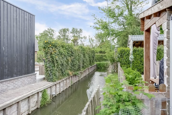 Foto 36 van Burg. S. Schagenstraat 7