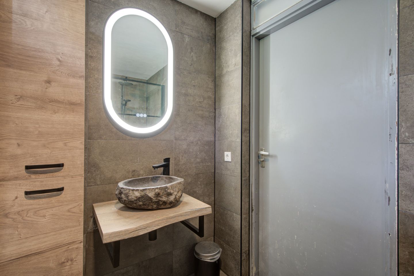 Photo 29 of Desselaar 13