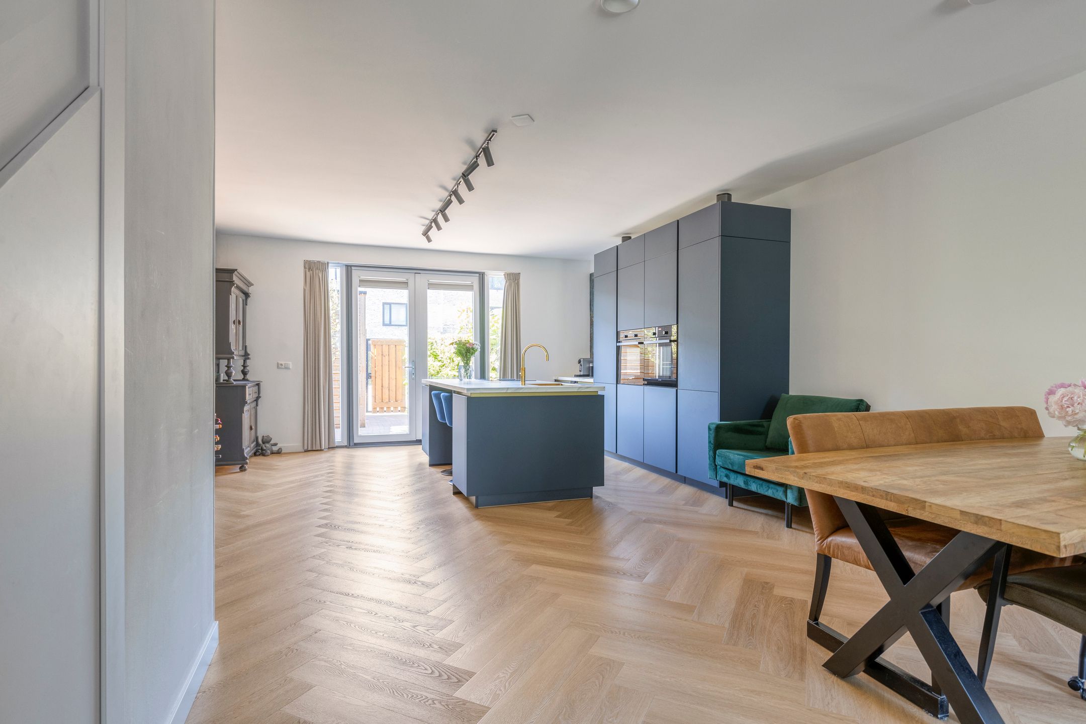 Photo 6 of Janey Tetarypad 12