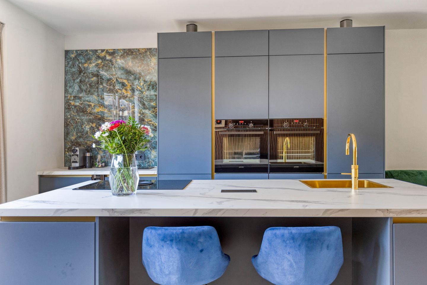 Photo 19 of Janey Tetarypad 12