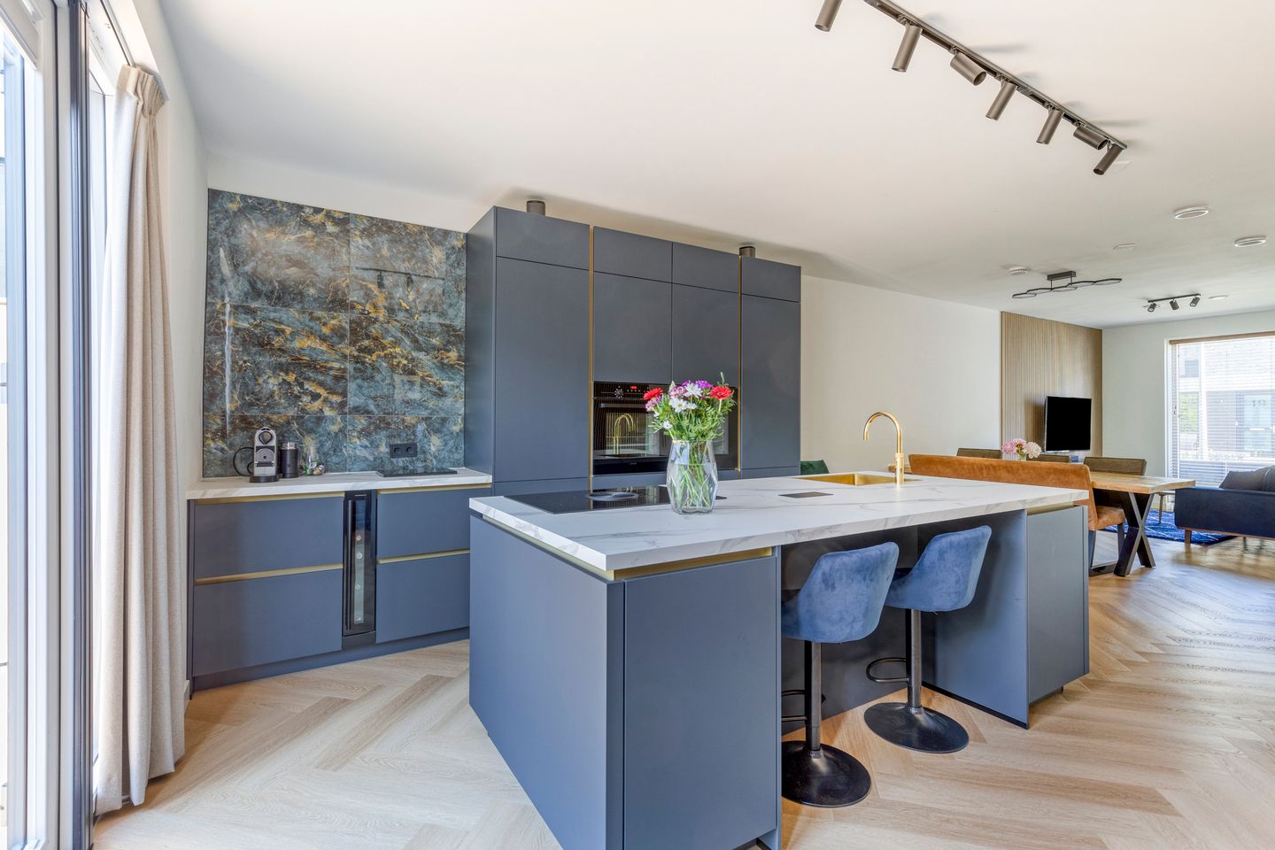 Photo 20 of Janey Tetarypad 12