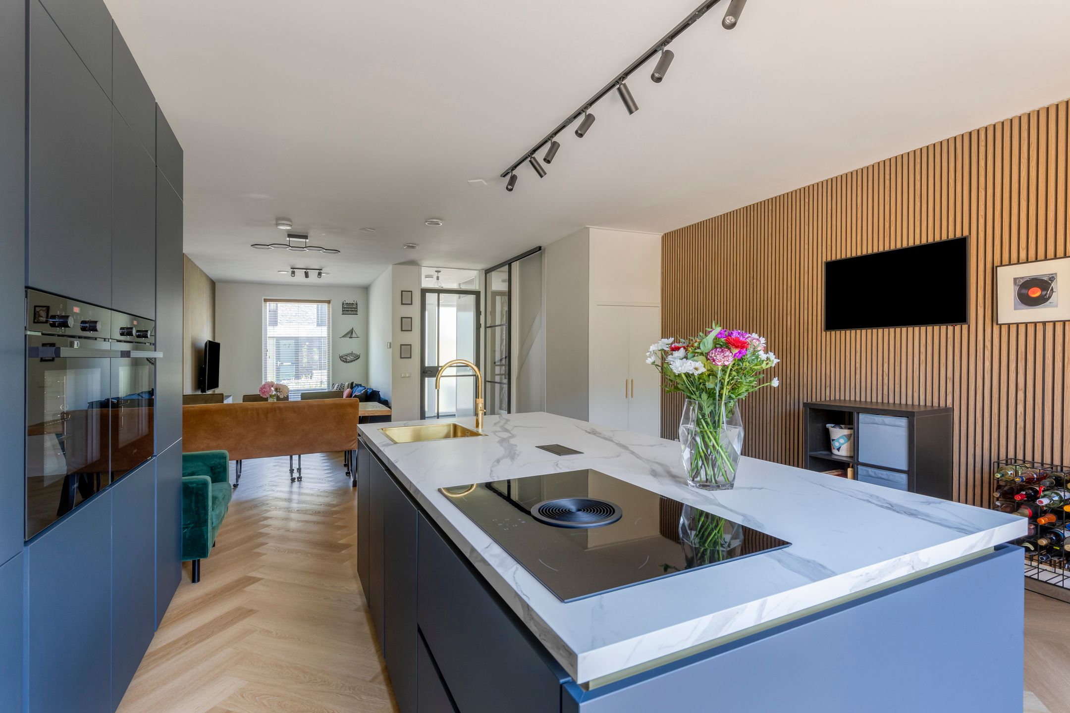 Photo 27 of Janey Tetarypad 12