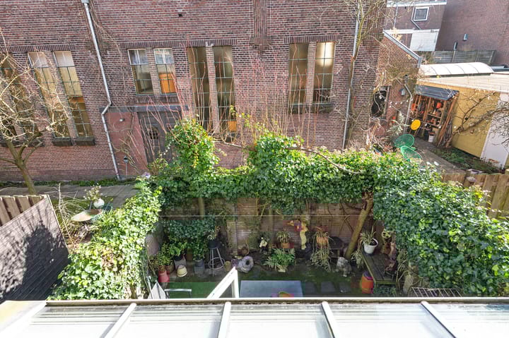 Photo 16 of Jan Nieuwenhuijzenstraat 27-A