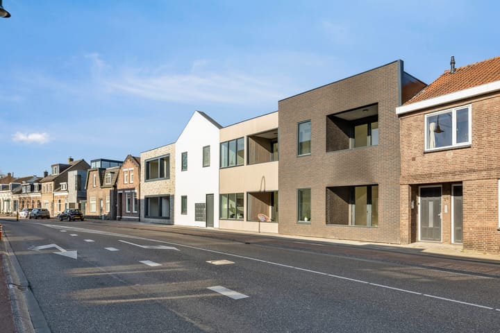 Photo 2 of Bredaseweg 38-M