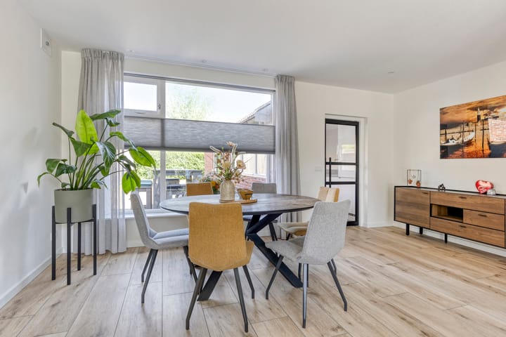 Photo 12 of Commanderiestraat 15