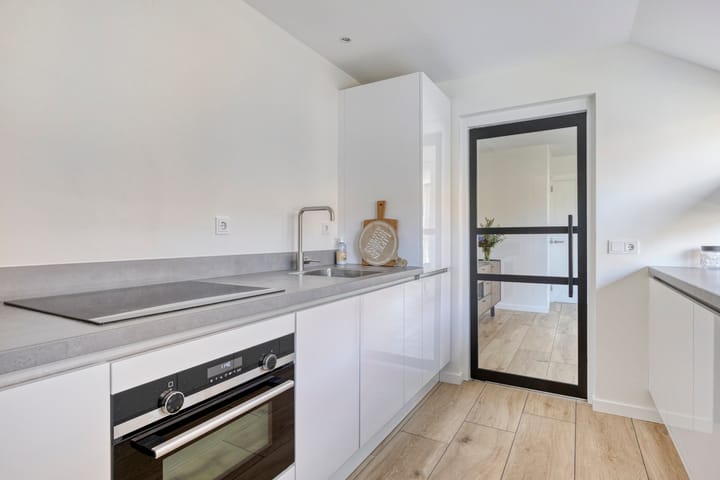 Photo 20 of Commanderiestraat 15