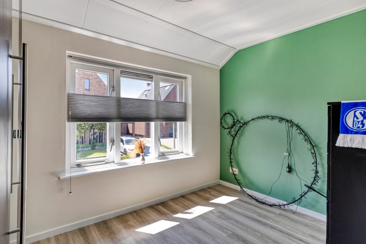 Photo 32 of Commanderiestraat 15