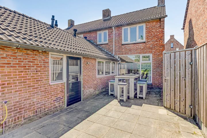 Photo 35 of Commanderiestraat 15