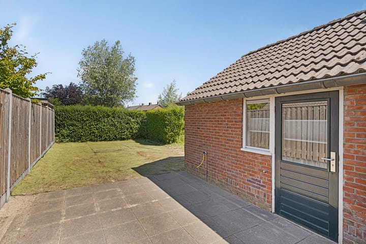 Photo 36 of Commanderiestraat 15