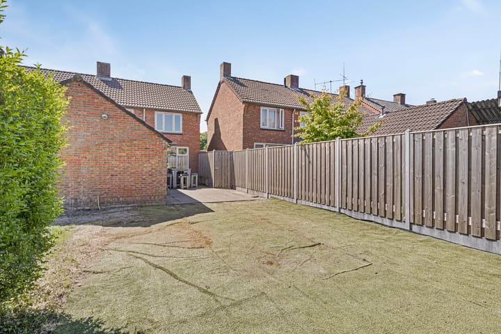 Photo 38 of Commanderiestraat 15