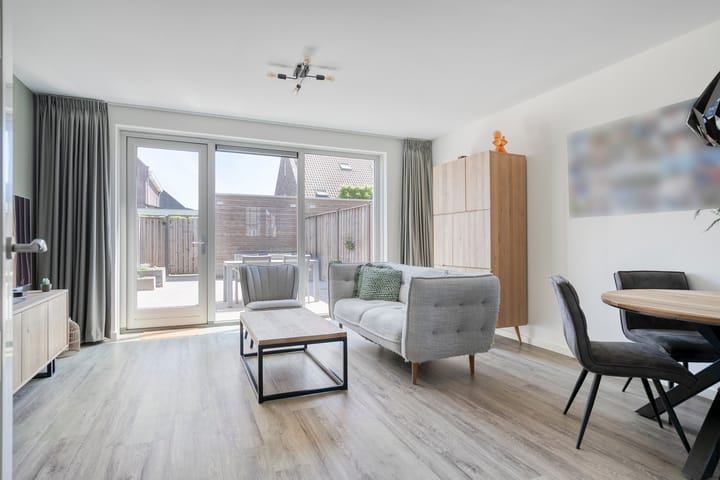 Foto 2 van Merensteinplein 5