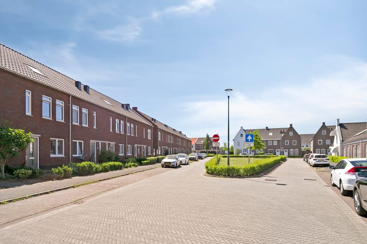 Foto 8 van Merensteinplein 5