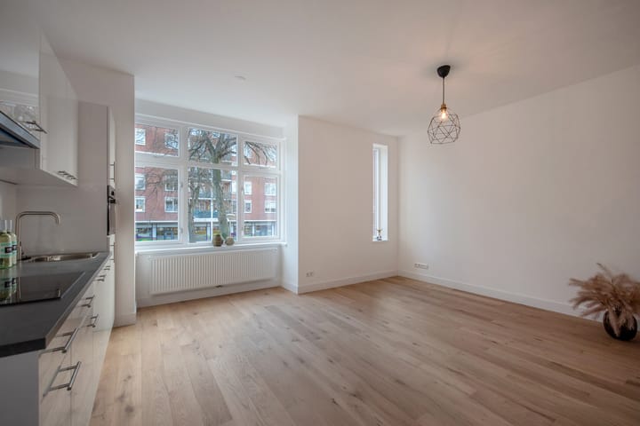 Foto 1 van Linnaeusstraat 1