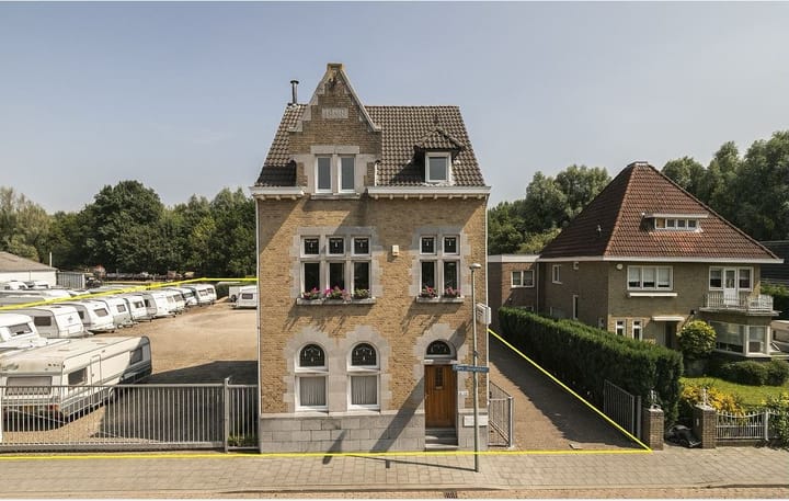 Burg. Slanghenstraat 11, Hoensbroek