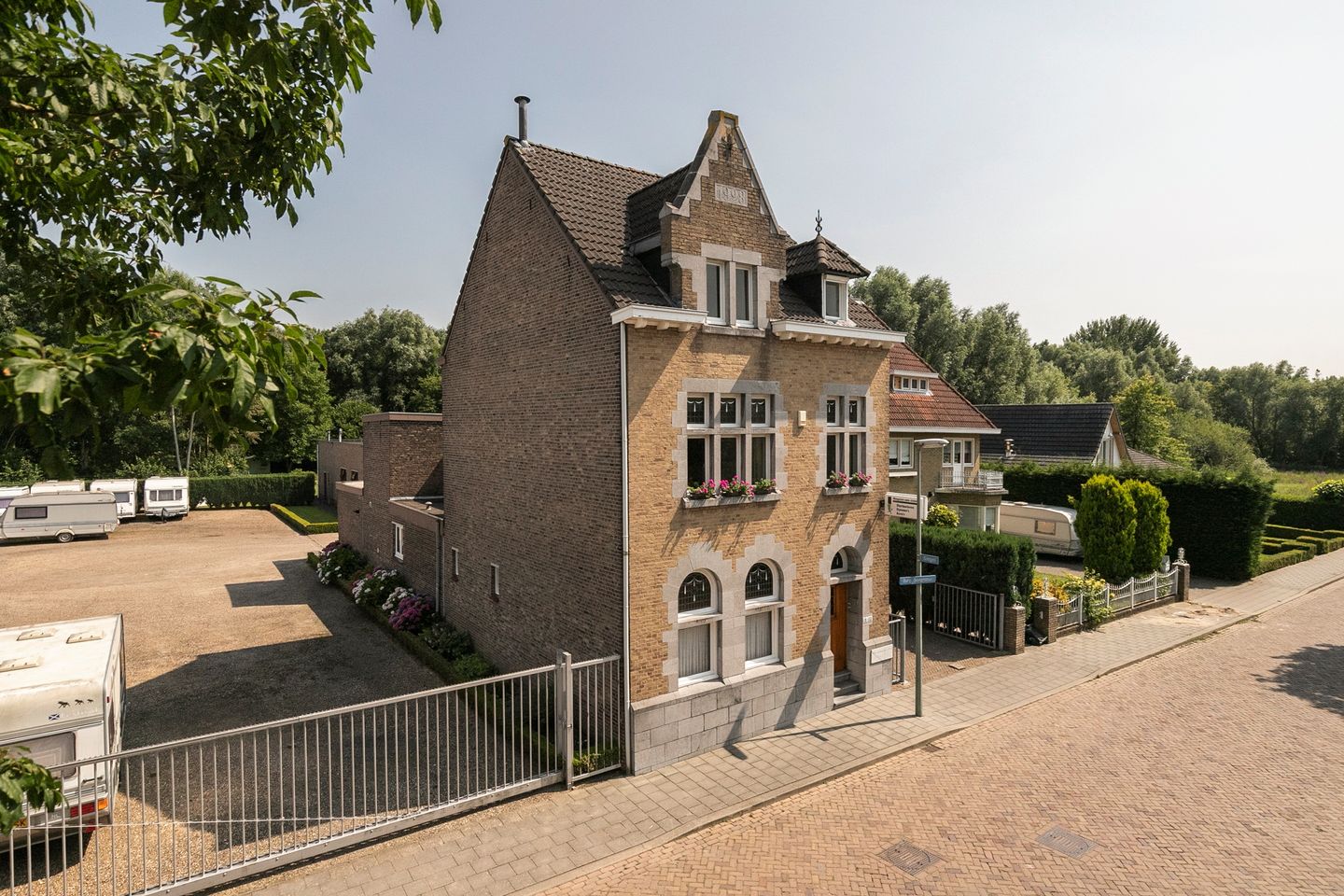 Bekijk foto 4 van Burg. Slanghenstraat 11