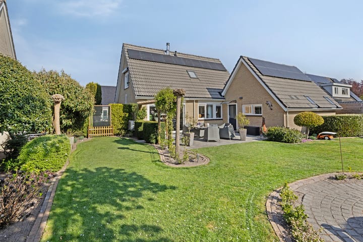 Photo 2 of Meertensweg 10