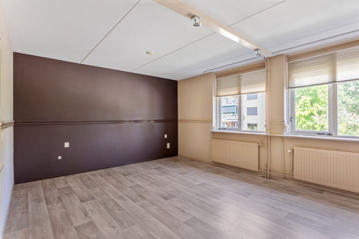 Foto 12 van B.A.A. Engelbertinklaan 3