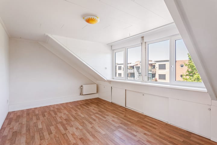 Foto 15 van B.A.A. Engelbertinklaan 3