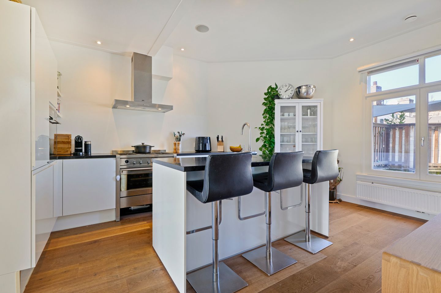 Photo 19 of Van Tuyll van Serooskerkenplein 44-3