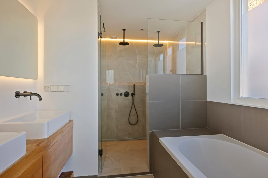 Photo 23 of Van Tuyll van Serooskerkenplein 44-3