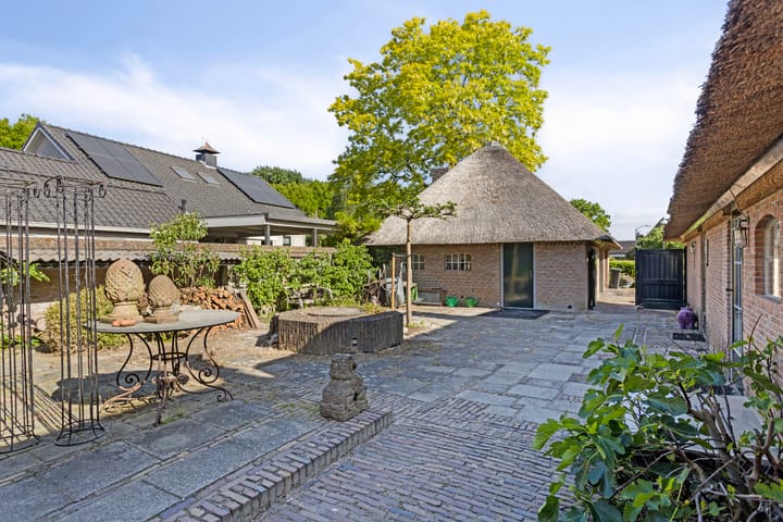 Foto 50 van Middenweg 2