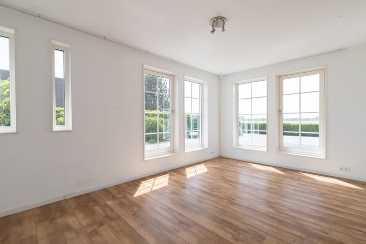 Photo 18 of Watersnip 37