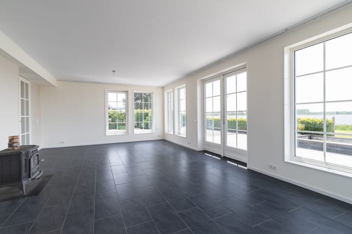 Photo 21 of Watersnip 37