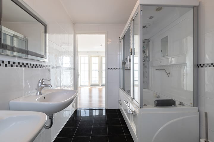 Photo 46 of Watersnip 37