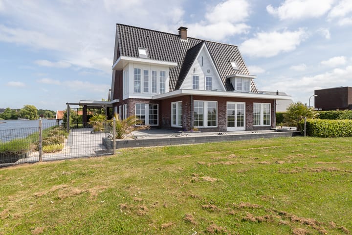 Photo 54 of Watersnip 37