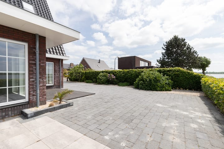 Photo 60 of Watersnip 37