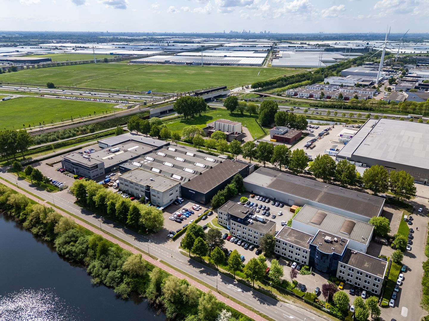 Bekijk foto 2 van Bleiswijkseweg 47