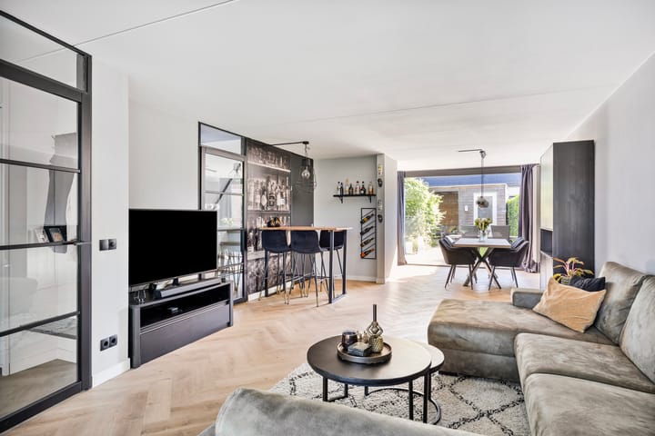 Photo 1 of Van Veldekestraat 7